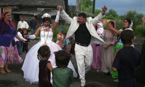 Вот что делают с цыганкой в день свадьбы