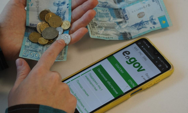 Кому в среднем платят самые большие соцвыплаты в Казахстане